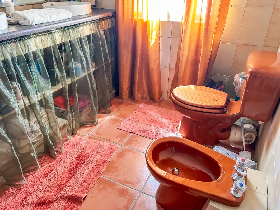 8 Bedroom Property for Sale in Greenfields Western Cape